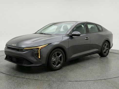 Used 2025 Kia K4 LXS image 3