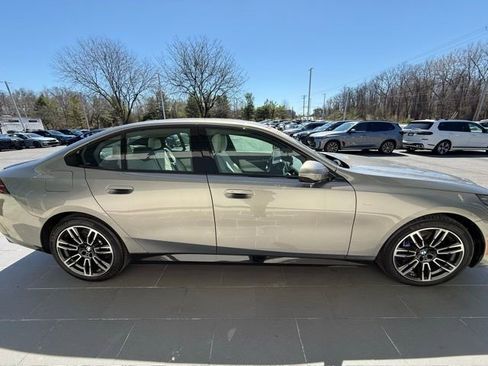 Used 2026 BMW 530i xDrive w/ M Sport Package image 5