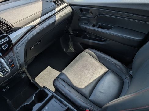 Used 2025 Honda Odyssey Sport-L image 11