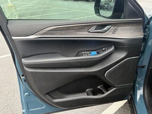 New 2026 Jeep Grand Cherokee Limited image 12