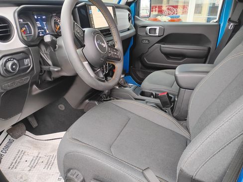 Used 2024 Jeep Wrangler Sport S image 11