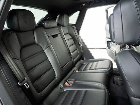 New 2026 Porsche Macan Base image 23