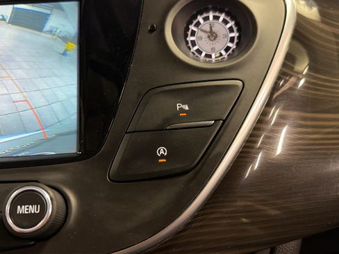 Used 2019 Buick Envision Essence FWD image 31