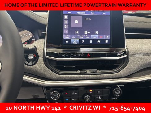 Used 2025 Jeep Compass Latitude AWD/4WD image 10