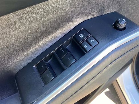 Used 2023 Toyota Highlander XLE AWD/4WD image 14