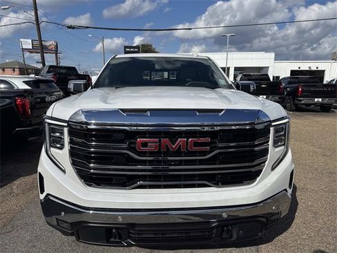 Used 2022 GMC Sierra 1500 SLT image 2