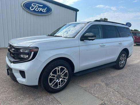 Used 2025 Ford Expedition Active AWD/4WD image 1