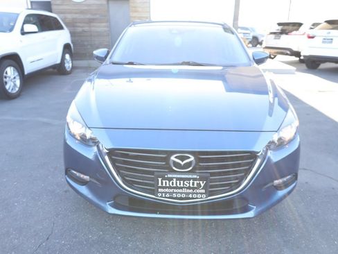 Used 2017 MAZDA MAZDA3 Touring w/ Popular Equipment Package FWD image 4