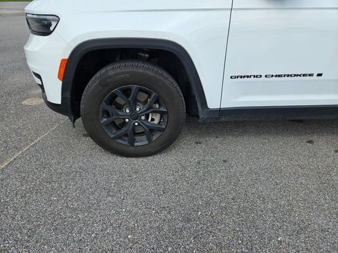 Used 2024 Jeep Grand Cherokee L Laredo AWD/4WD image 28