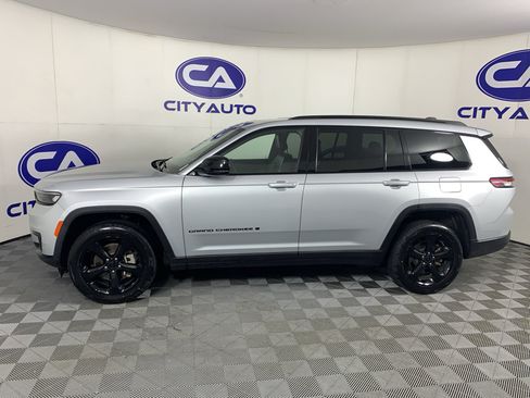 Used 2023 Jeep Grand Cherokee L Laredo AWD/4WD image 6