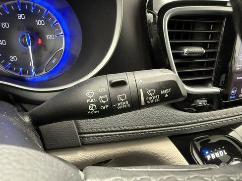 Used 2020 Chrysler Pacifica Limited w/ 8-pass Seating Package image 26