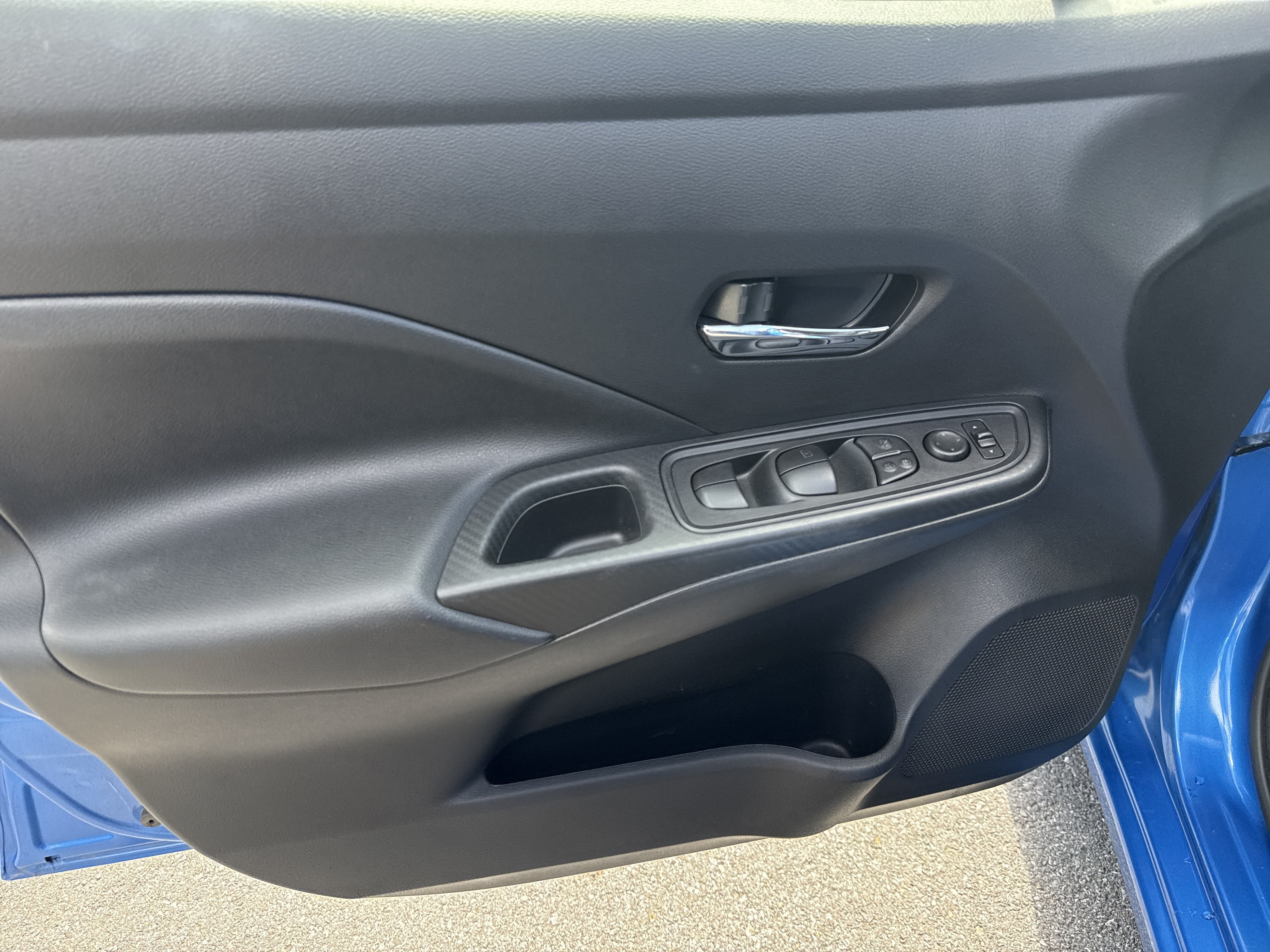 Used 2024 Nissan Versa SV w/ Trunk Package FWD image 17