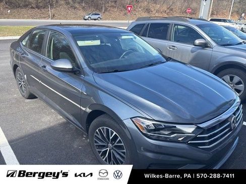 Used 2020 Volkswagen Jetta SE image 9