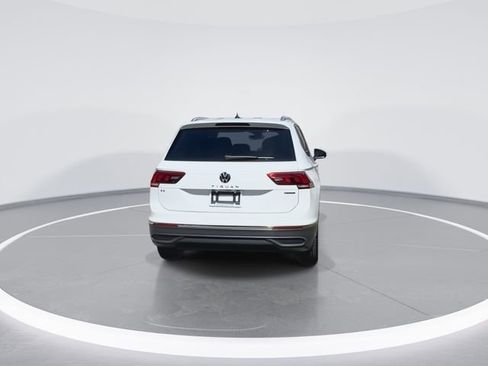 Certified 2022 Volkswagen Tiguan SE w/ Panoramic Sunroof Package image 7