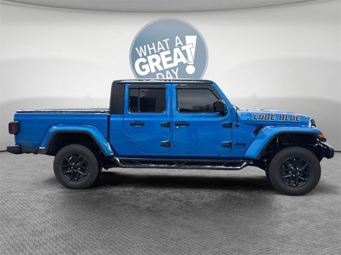 Used 2022 Jeep Gladiator Sport image 2