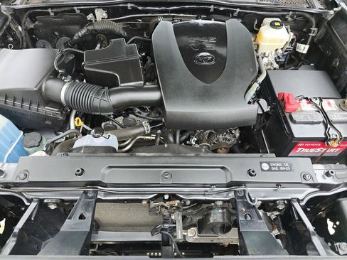Used 2019 Toyota Tacoma TRD Off-Road w/ Technology Package AWD/4WD image 33