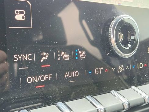Used 2025 GMC Yukon Denali Ultimate AWD/4WD image 30