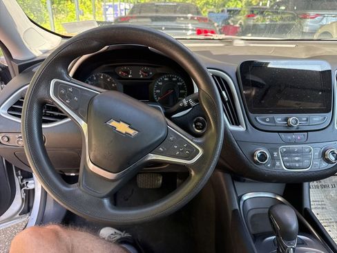 Used 2022 Chevrolet Malibu LT FWD image 5