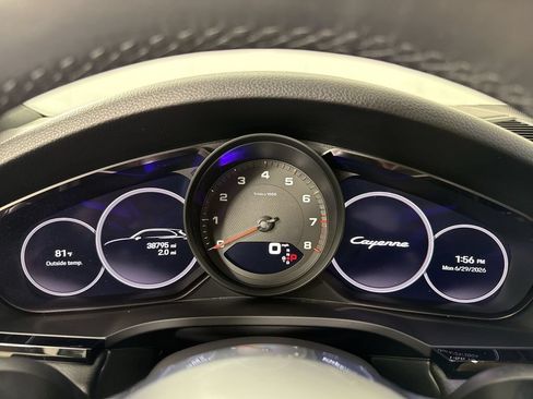 Certified 2023 Porsche Cayenne Platinum Edition AWD/4WD image 36