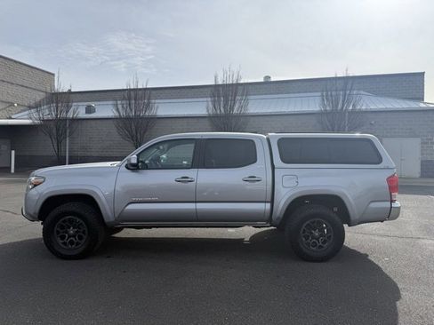 Used 2017 Toyota Tacoma SR5 image 1