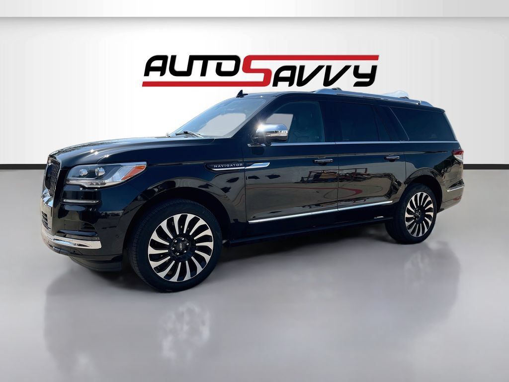 Used 2024 Lincoln Navigator L Black Label AWD/4WD image 3
