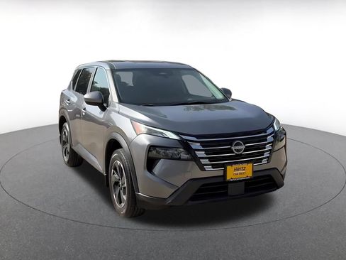 Used 2024 Nissan Rogue SV AWD/4WD image 3