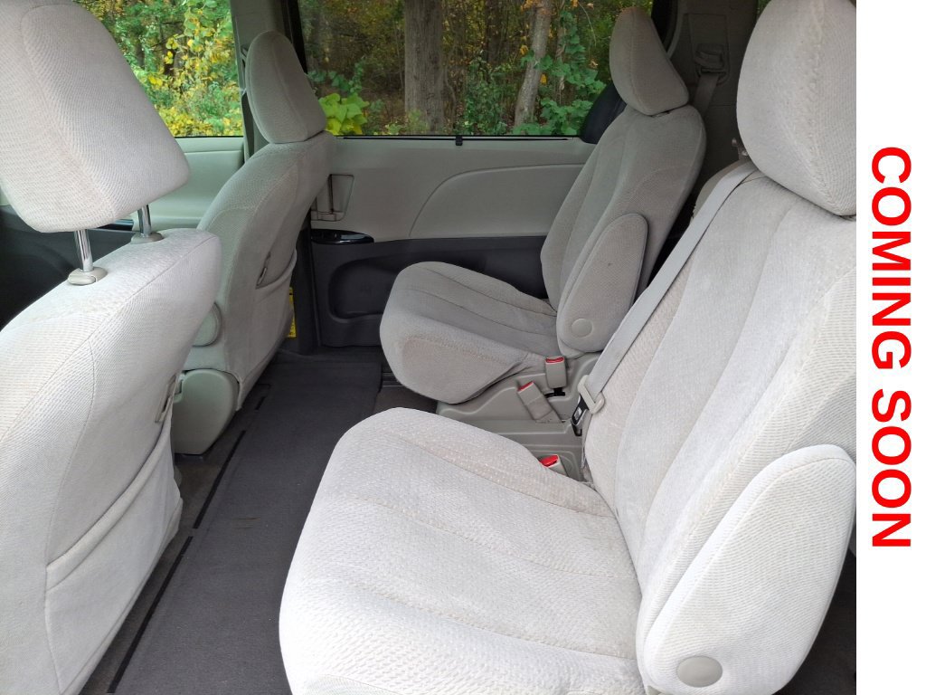 Used 2011 Toyota Sienna LE w/ Towing Pkg FWD image 10