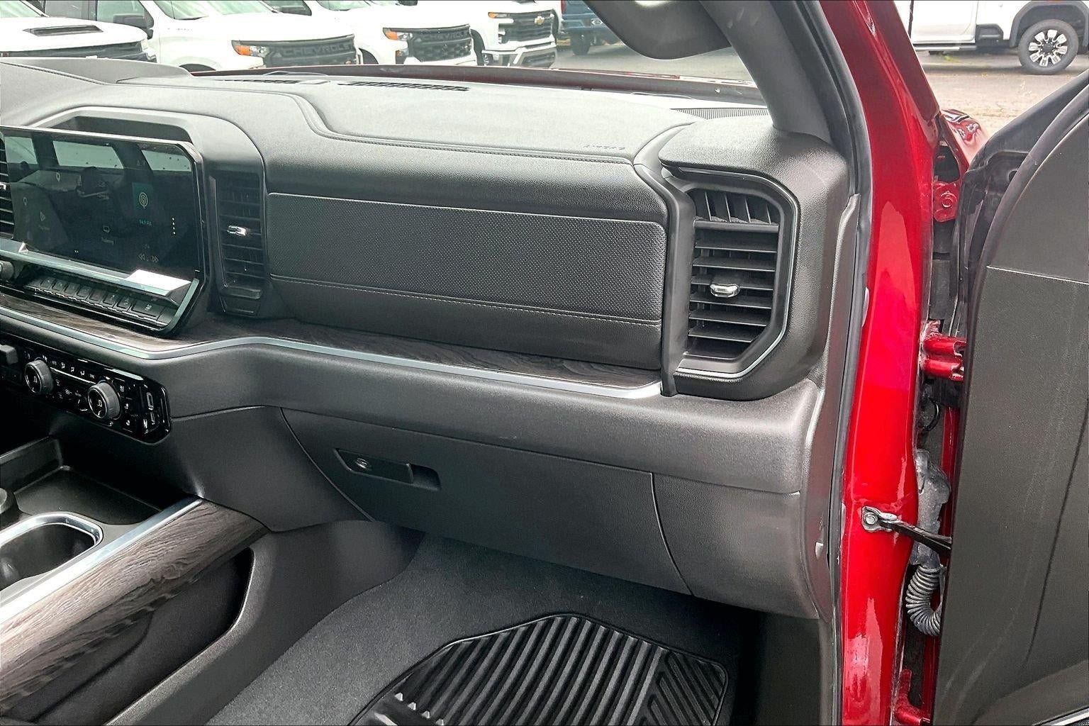 Used 2025 Chevrolet Silverado 1500 LTZ w/ LTZ Premium Package AWD/4WD image 17