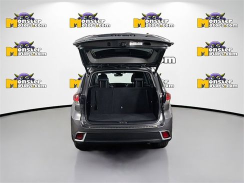 Used 2019 Toyota Highlander XLE image 22