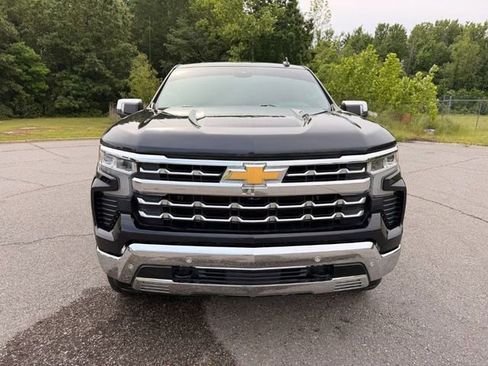Used 2023 Chevrolet Silverado 1500 LTZ w/ LTZ Convenience Package II AWD/4WD image 3