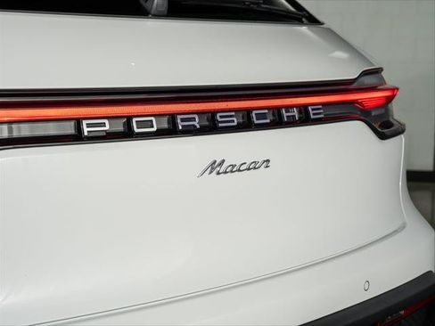 Used 2026 Porsche Macan AWD/4WD image 30