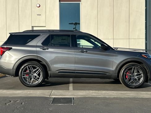 New 2026 Ford Explorer ST-Line w/ ST-Line Street Pack image 2
