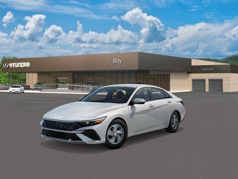 New 2026 Hyundai Elantra SE image 1