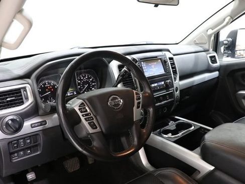 Used 2018 Nissan Titan PRO-4X AWD/4WD image 16