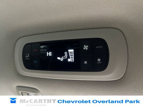 Used 2023 Chrysler Pacifica Limited image 36