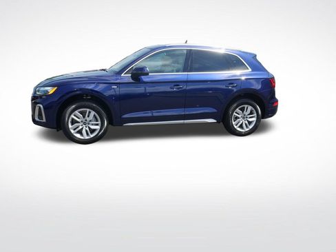 Used 2023 Audi Q5 2.0T Premium w/ Convenience Package AWD/4WD image 2