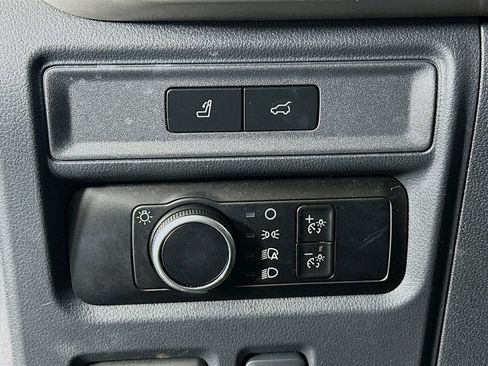 Used 2024 Ford Expedition XLT image 17