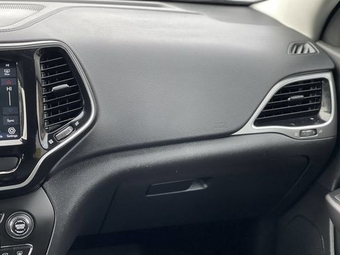 Used 2020 Jeep Cherokee Limited image 27