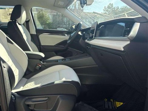 New 2026 Volkswagen Tiguan SE image 13