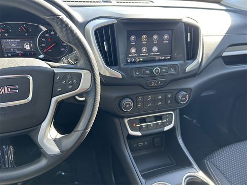 Used 2024 GMC Terrain SLE image 17