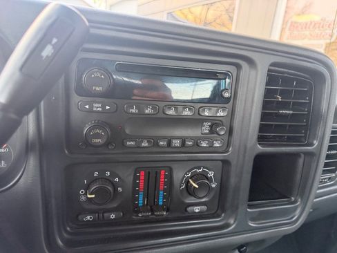 Used 2004 Chevrolet Avalanche LS image 5