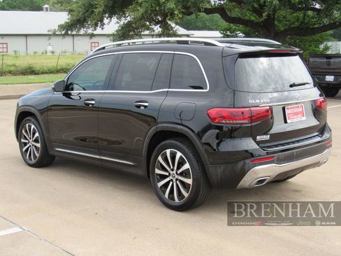 Used 2022 Mercedes-Benz GLB 250 w/ Premium Package image 3