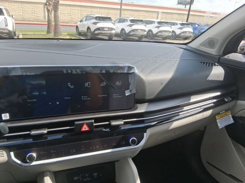 New 2026 Kia Sportage EX FWD image 9