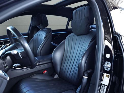 Used 2022 Mercedes-Benz S 500 4MATIC w/ AMG Line Package image 2