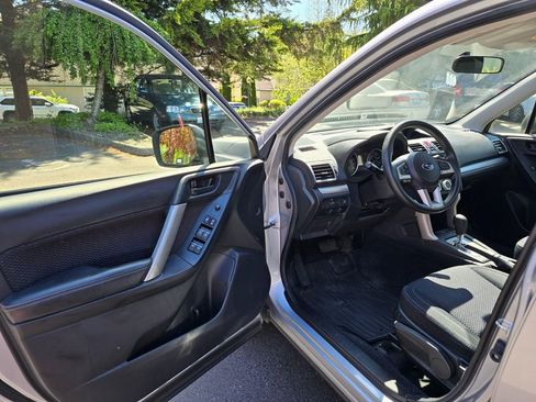 Used 2018 Subaru Forester 2.5i w/ Alloy Wheel Package AWD/4WD image 7