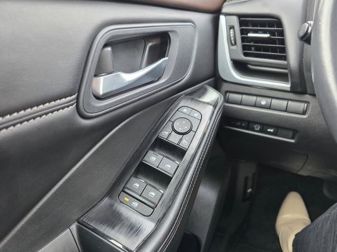 Used 2023 Nissan Rogue SV w/ SV Premium B Package image 18