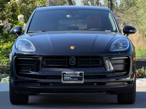 Certified 2025 Porsche Macan image 10