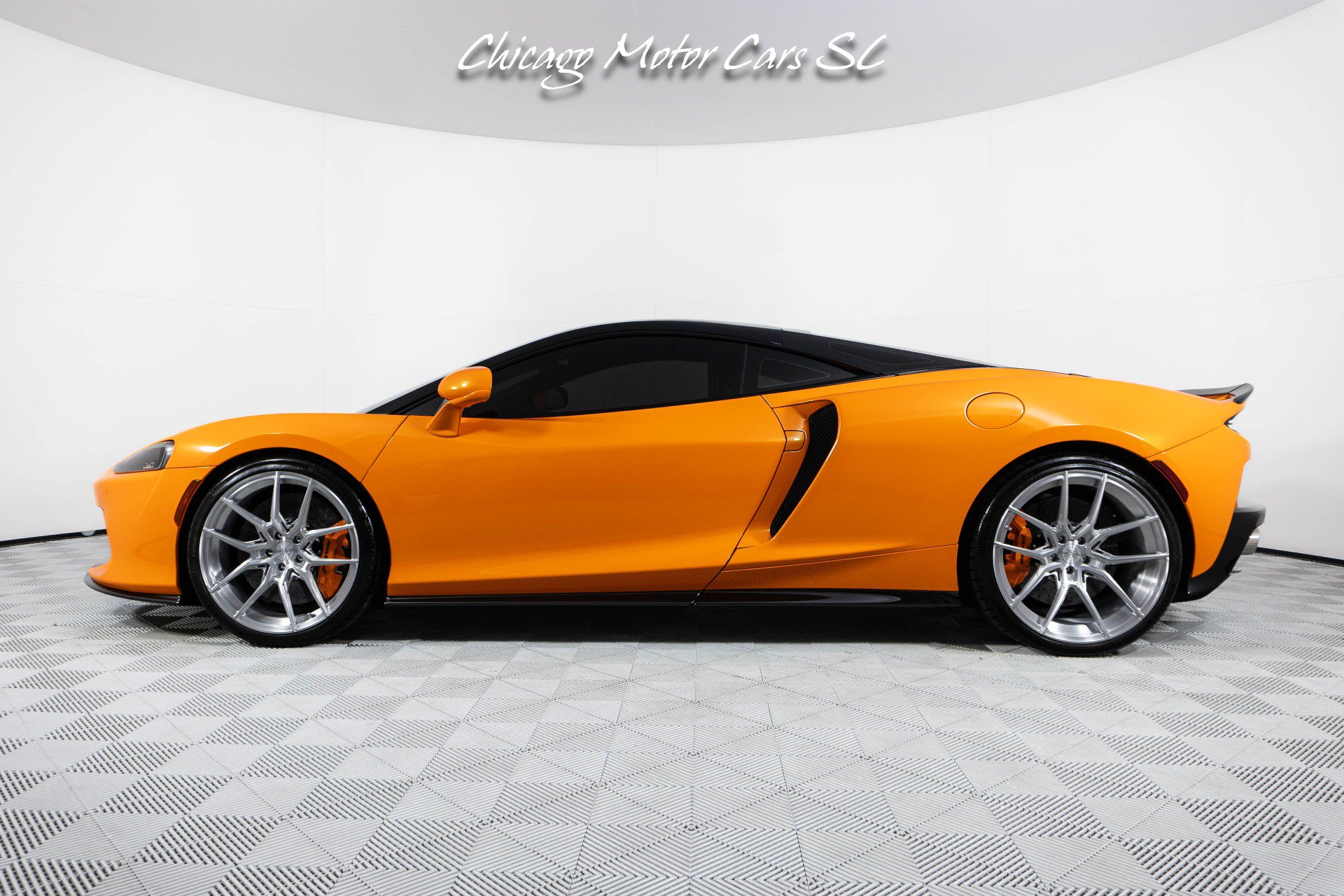 Used 2023 McLaren GT RWD image 3