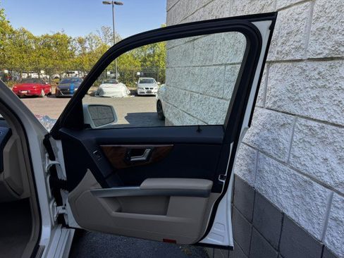 Used 2012 Mercedes-Benz GLK 350 4MATIC image 38
