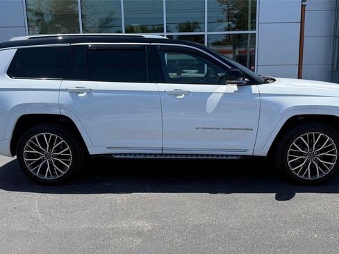 Used 2022 Jeep Grand Cherokee L Summit AWD/4WD image 1